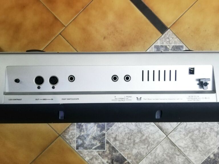 KEYBOARD ROLAND EM-55