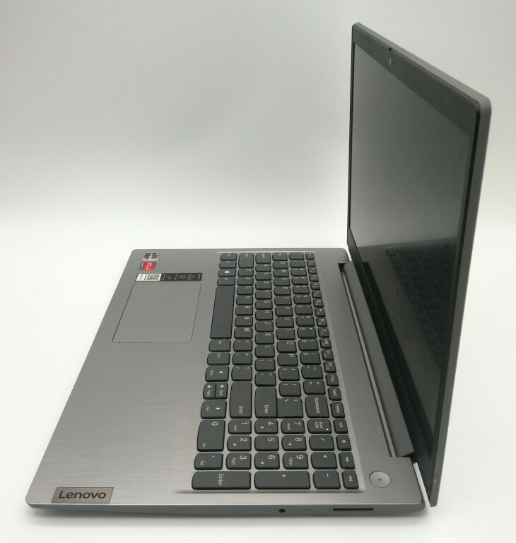 LAPTOP LENOVO 81W1 RYZEN 5 8GB RAM SSD 265 GB+PUD
