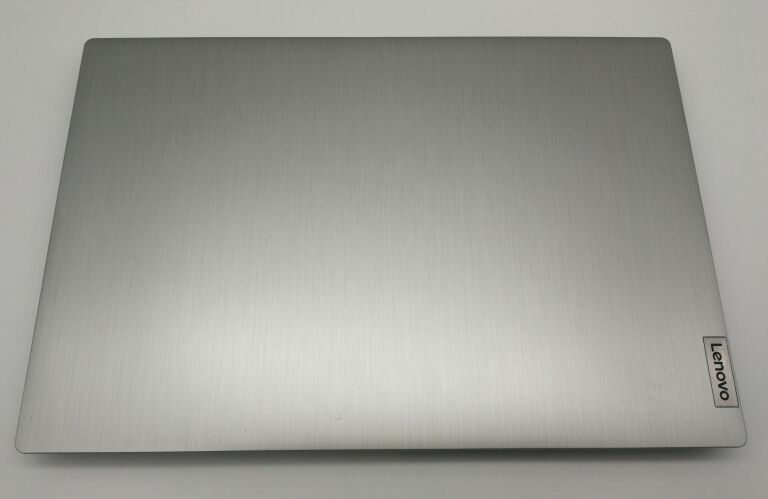 LAPTOP LENOVO 81W1 RYZEN 5 8GB RAM SSD 265 GB+PUD