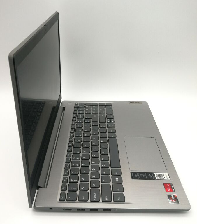 LAPTOP LENOVO 81W1 RYZEN 5 8GB RAM SSD 265 GB+PUD