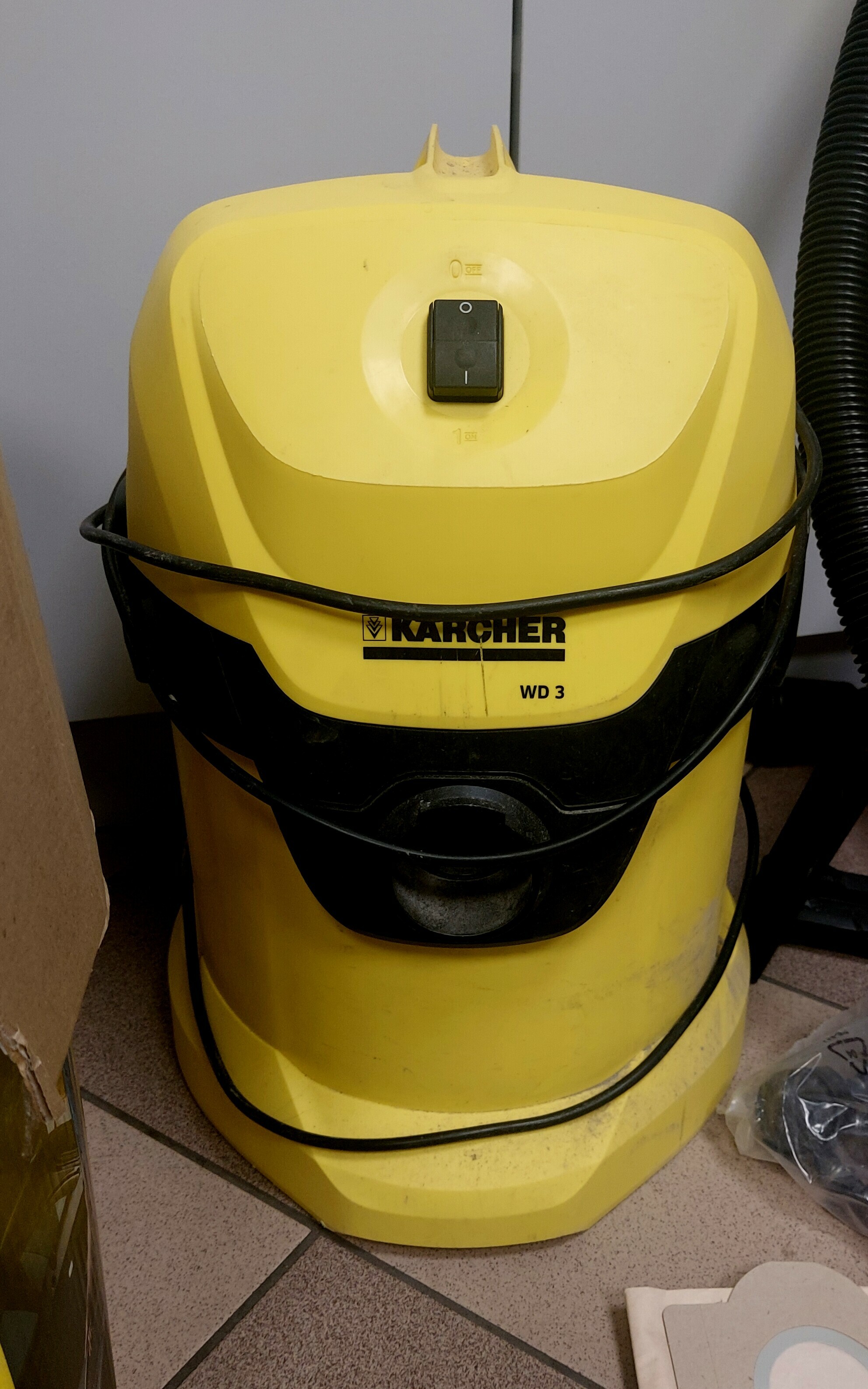 odkurzacz-karcher-wd-3-1629-8210-1000w-17l-pojemnosc-zbiornika-17