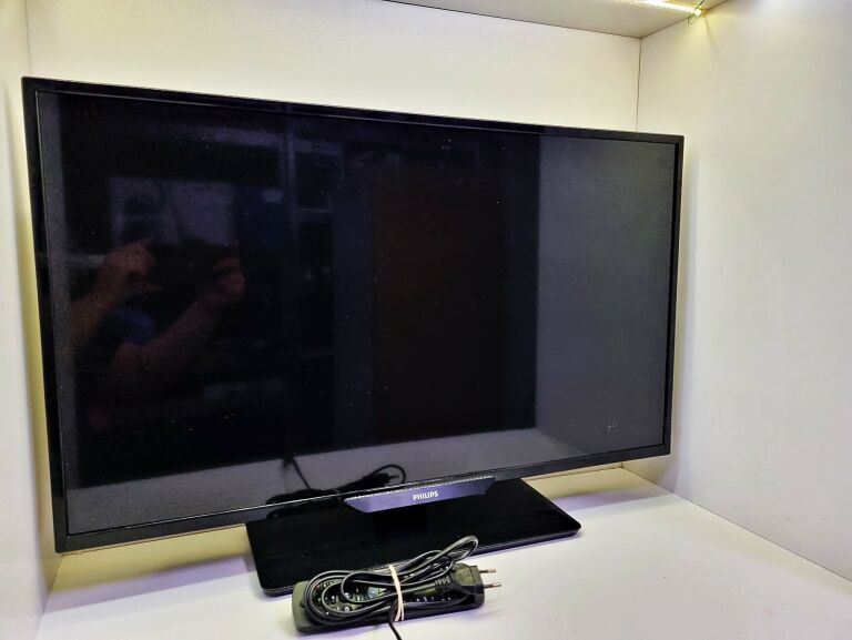 TELEWIZOR PHILIPS 32PHH4309 PILOT KABEL ZASILAJĄC