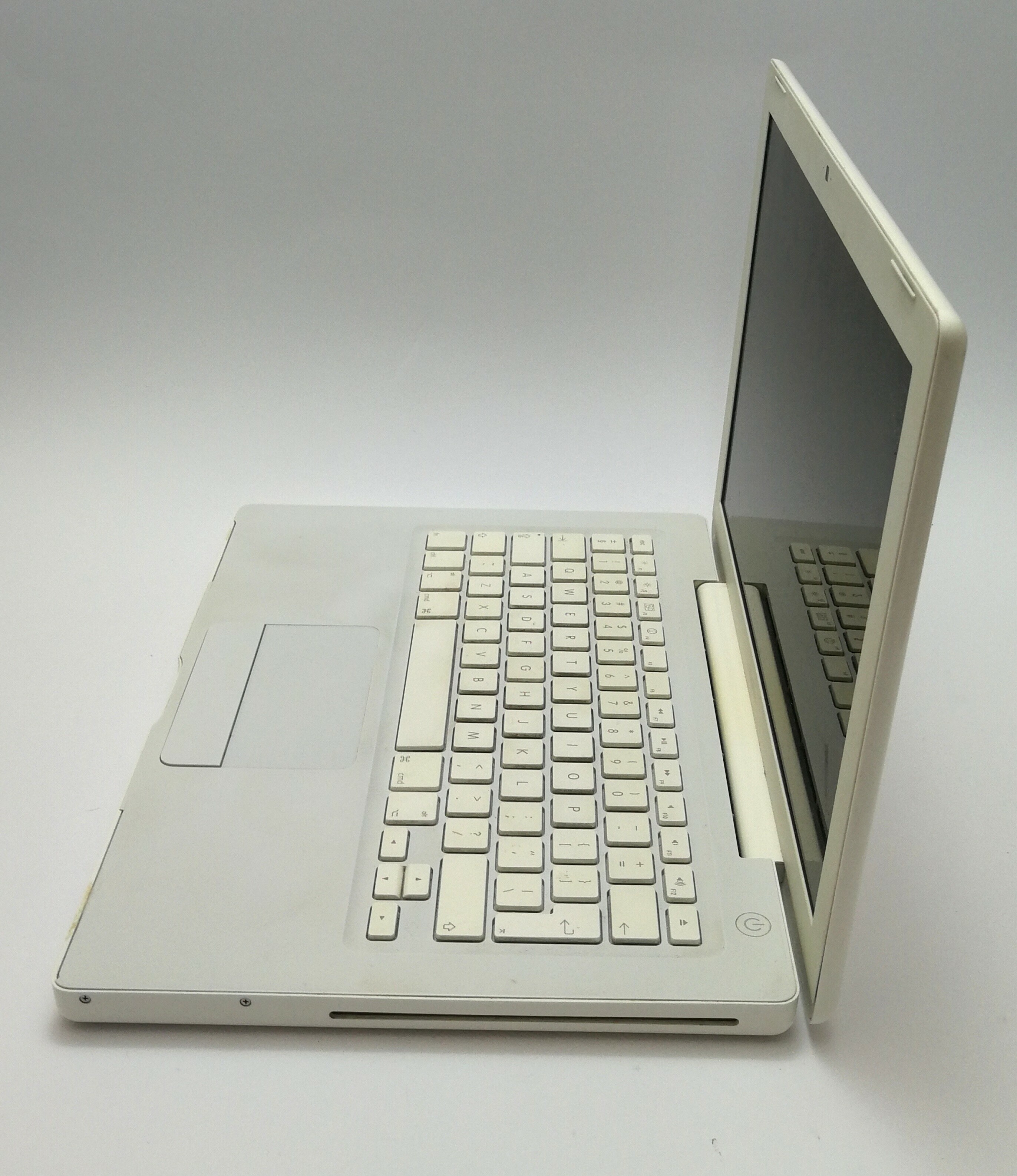 laptop-macbook-a1181-2x20ghz-4gb-brak-ladowarki-seria-procesora-intel-core-2-duo