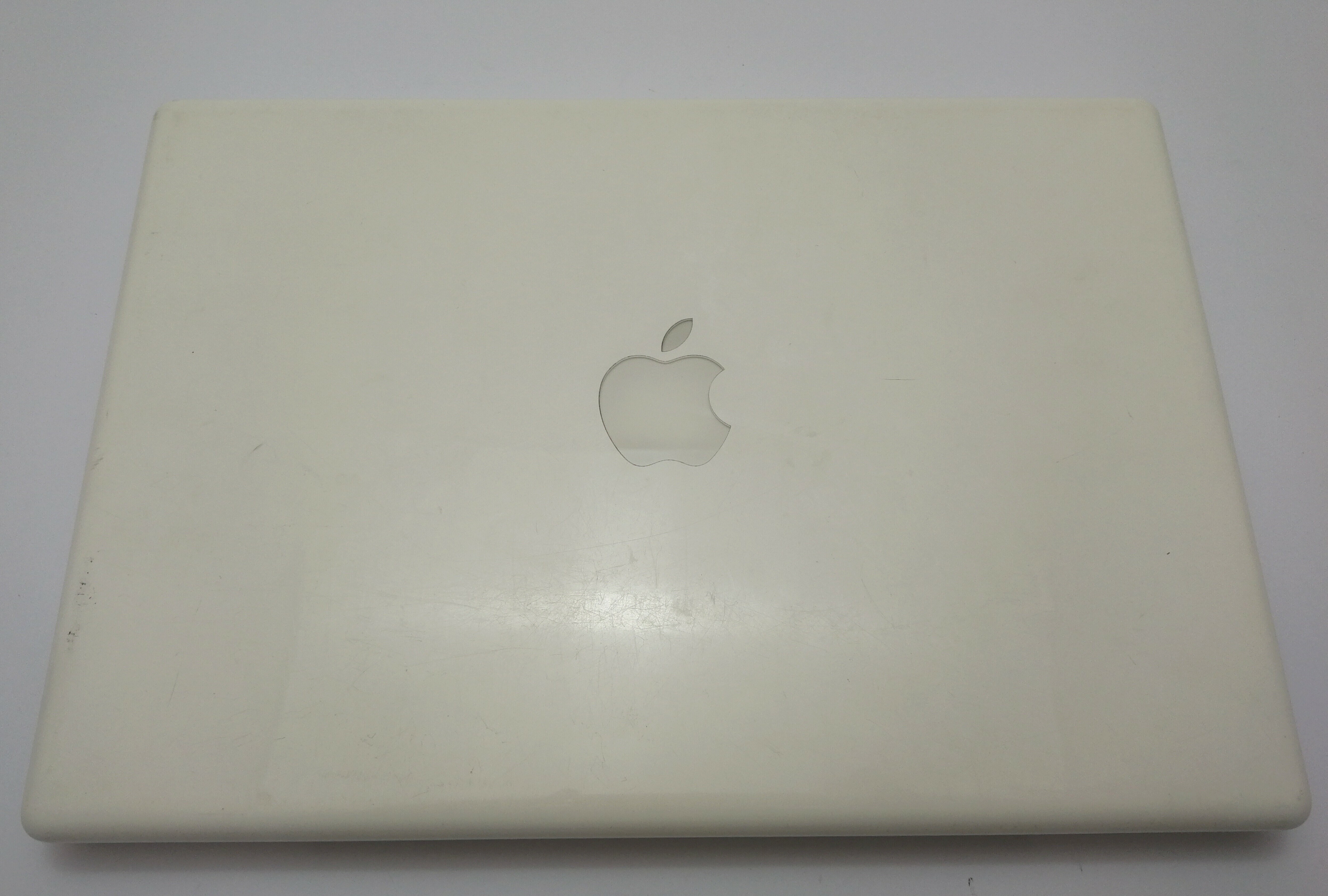 laptop-macbook-a1181-2x20ghz-4gb-brak-ladowarki-stan-uzywany