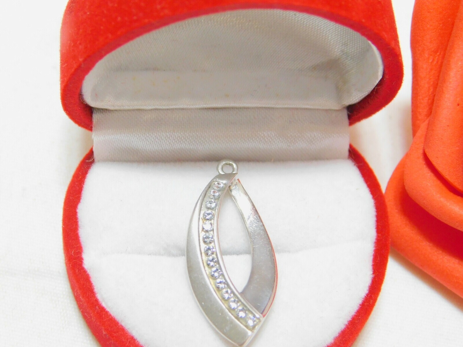 elegancka-szykowna-zawieszka-damska-182g-925-rodzaj-wyrob-jubilerski