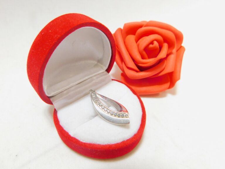 ELEGANCKA SZYKOWNA  ZAWIESZKA DAMSKA 1.82G 925