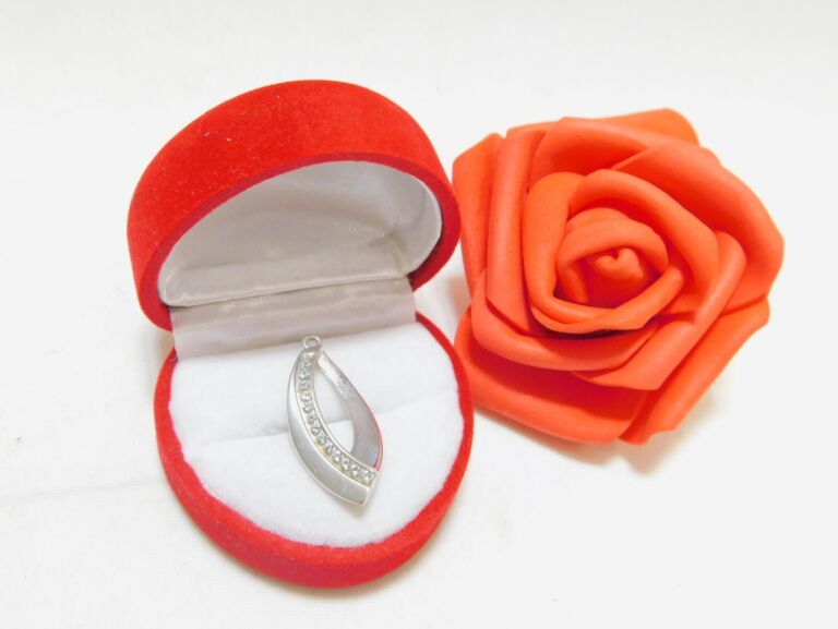 ELEGANCKA SZYKOWNA  ZAWIESZKA DAMSKA 1.82G 925