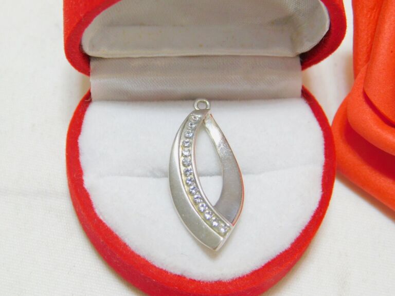 ELEGANCKA SZYKOWNA  ZAWIESZKA DAMSKA 1.82G 925