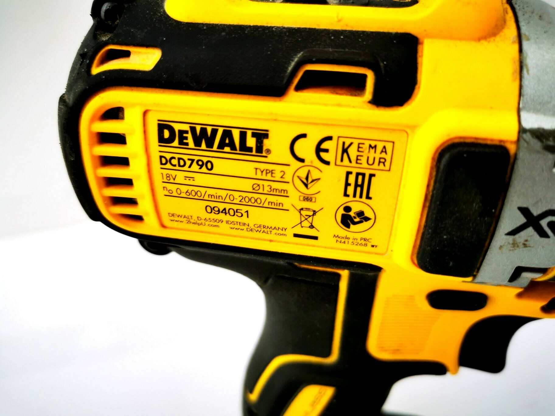 wkretarka-dewalt-dcd790-walizka-zasilanie-akumulatorowe