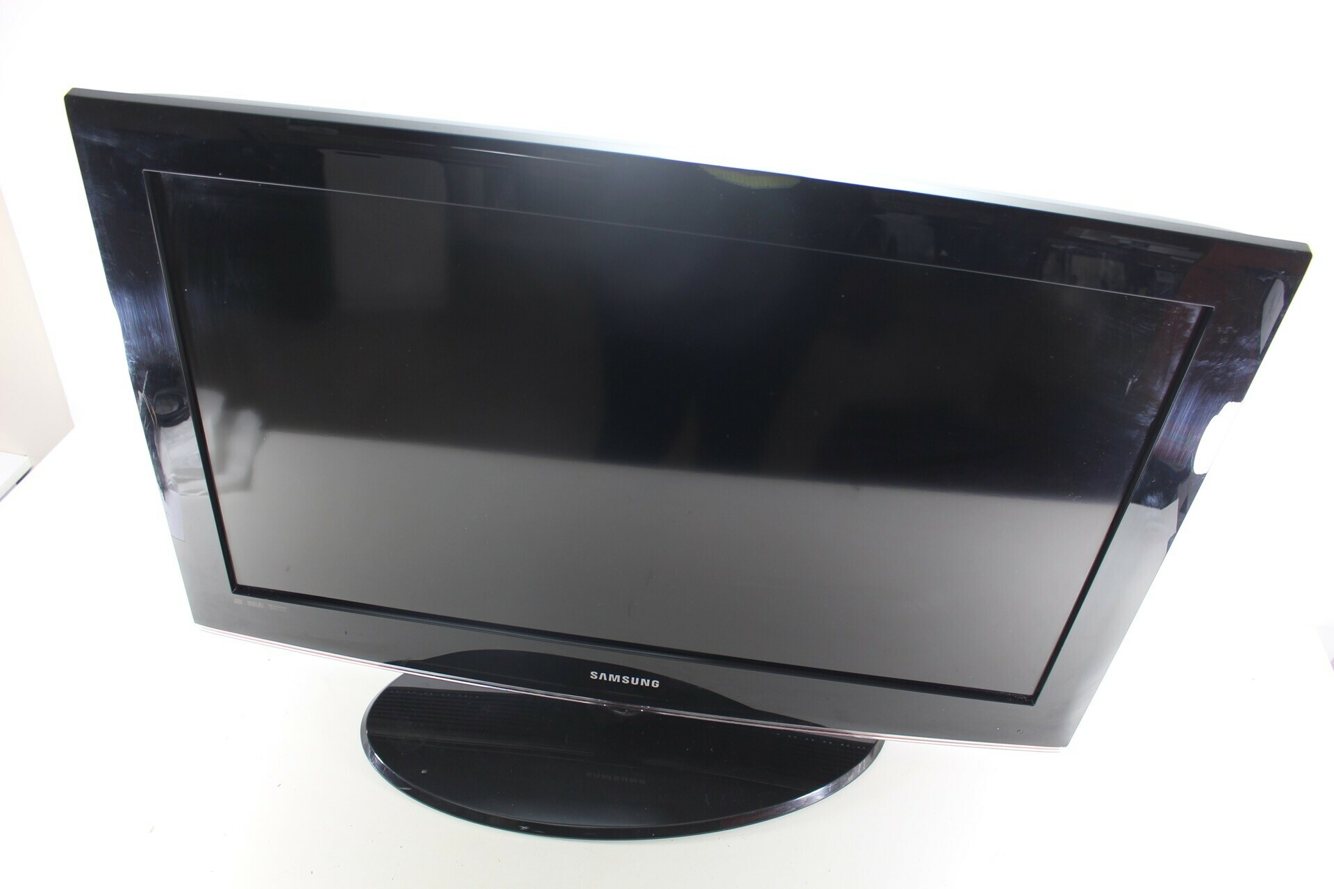 telewizor-samsung-le32b450c4w-32-cale-opis-marka-samsung