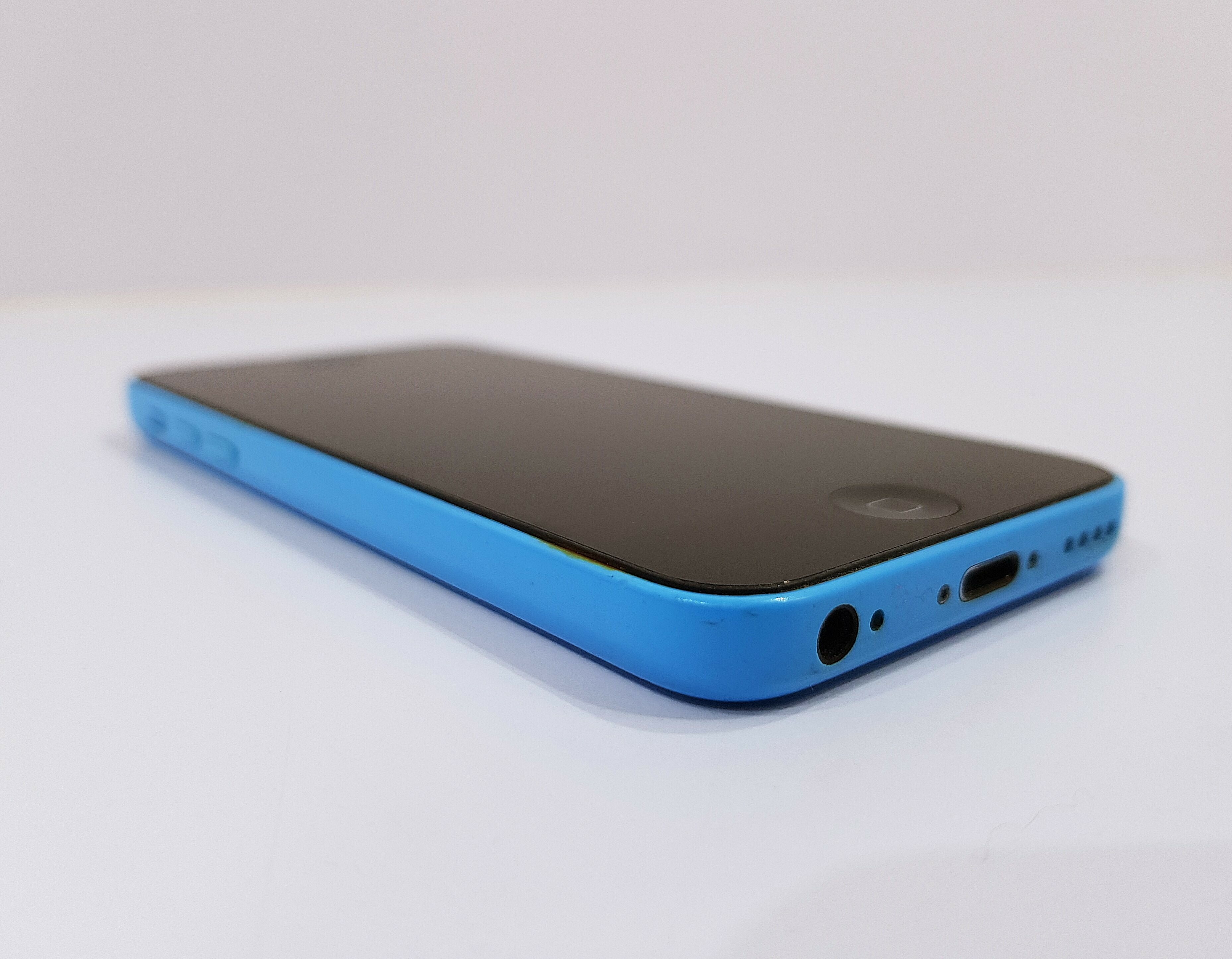 telefon-iphone-5c-18-gb-niebieski-pamiec-ram-1-gb