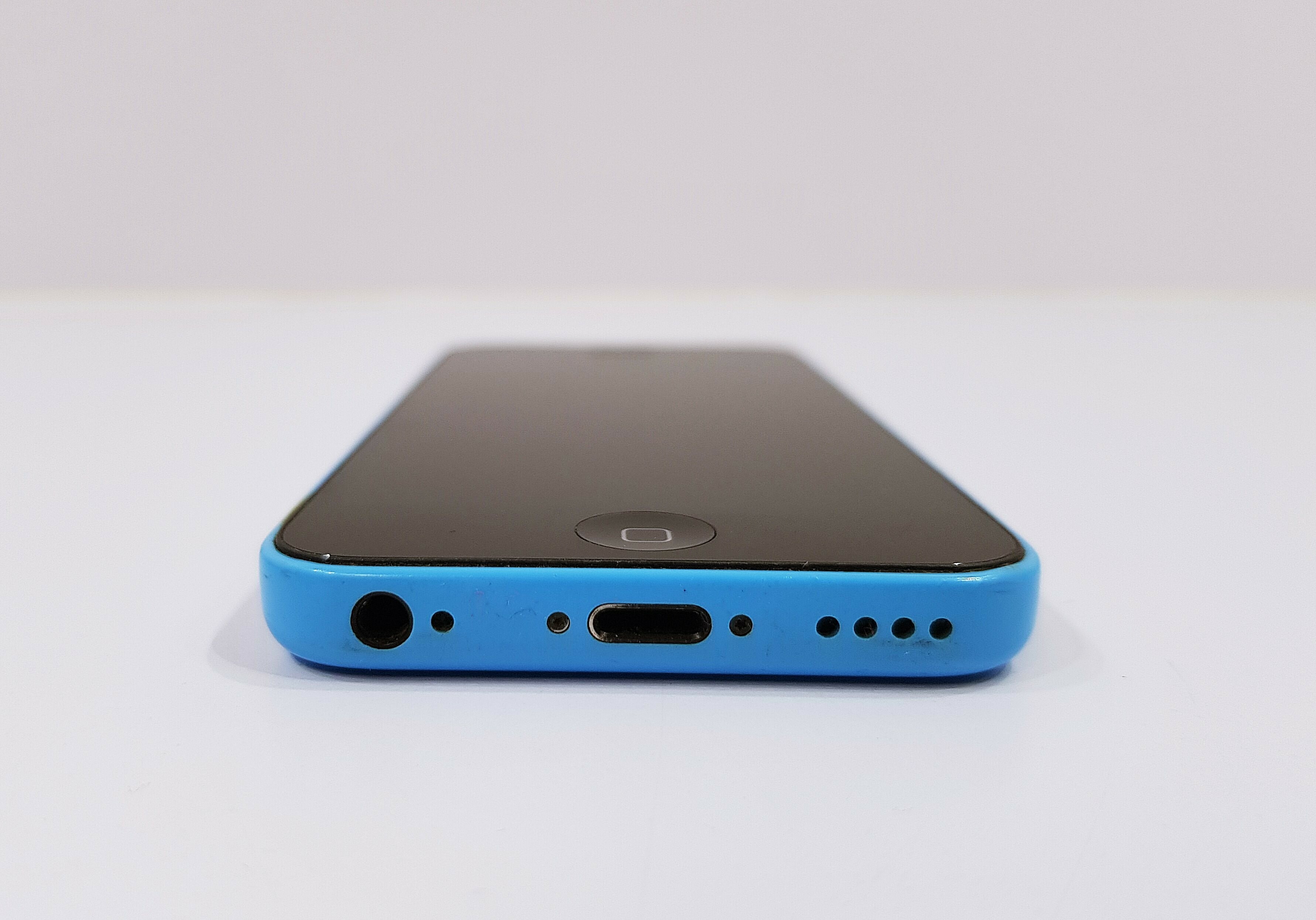 telefon-iphone-5c-18-gb-niebieski-stan-uzywany