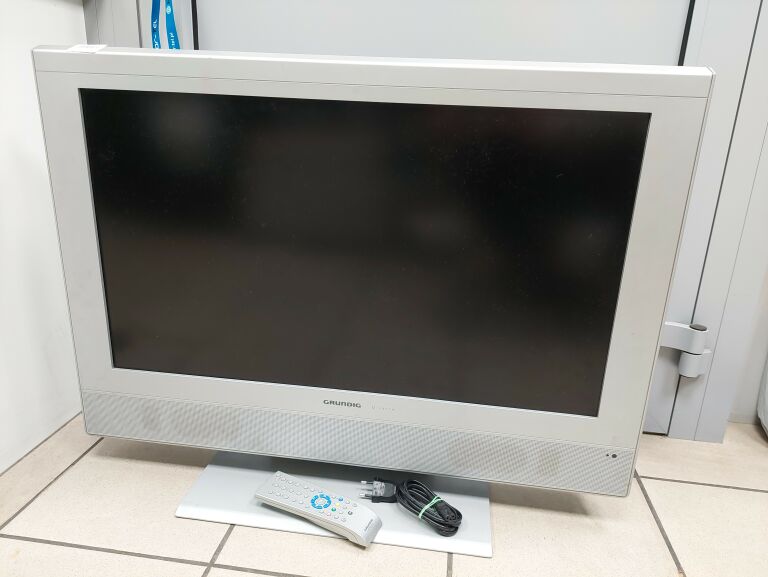 TELEWIZOR GRUNDIG VIVANCE + PILOT