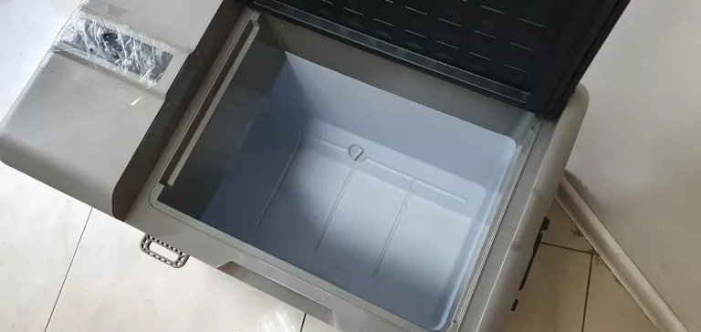 LODÓWKA PRZENOŚNA VIGO COOL V52W 52L SZARO-CZARNA