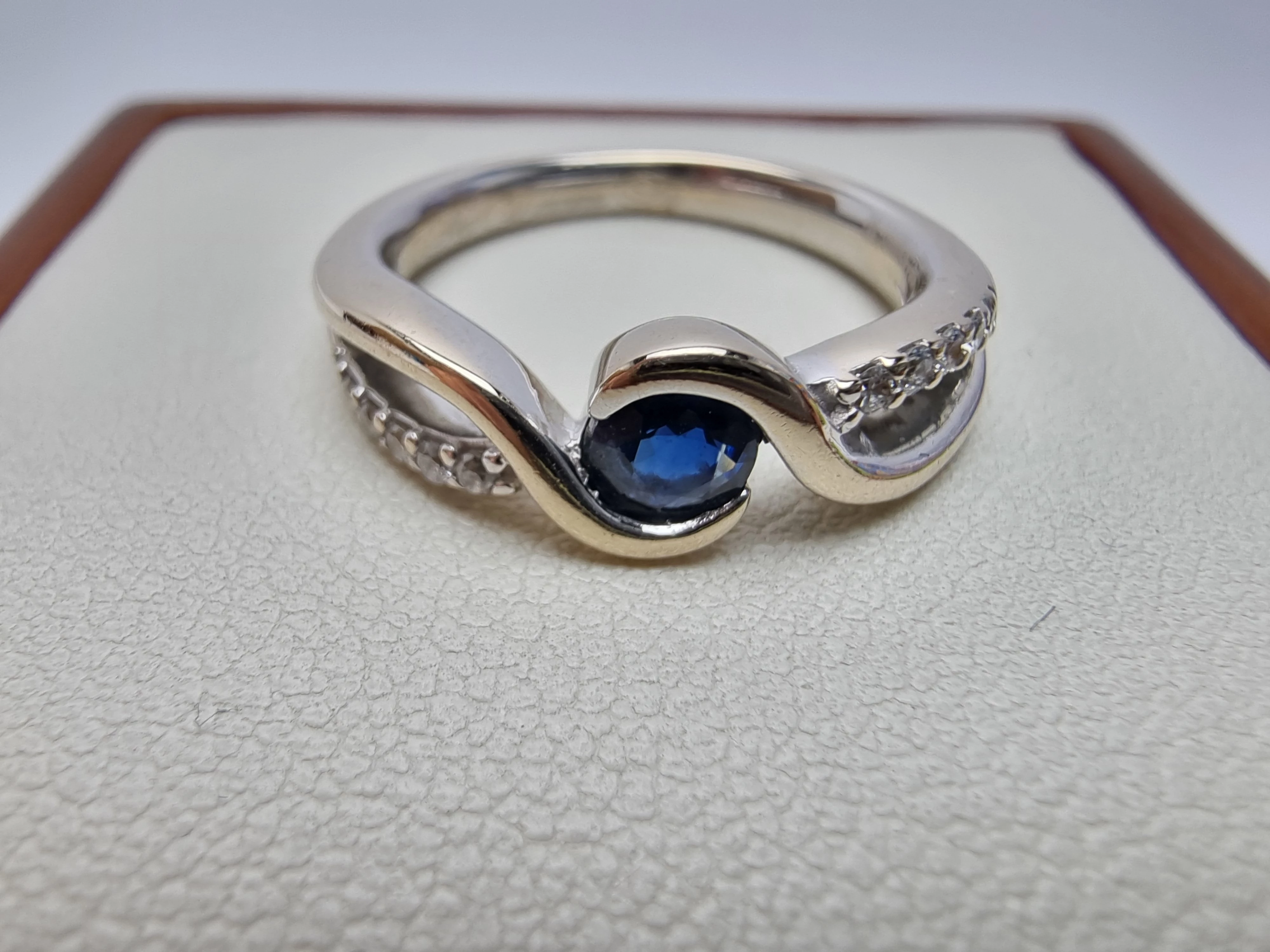 pierscionek-glamira-18k-750-biale-zloto-szafir-rodzaj-wyrob-jubilerski
