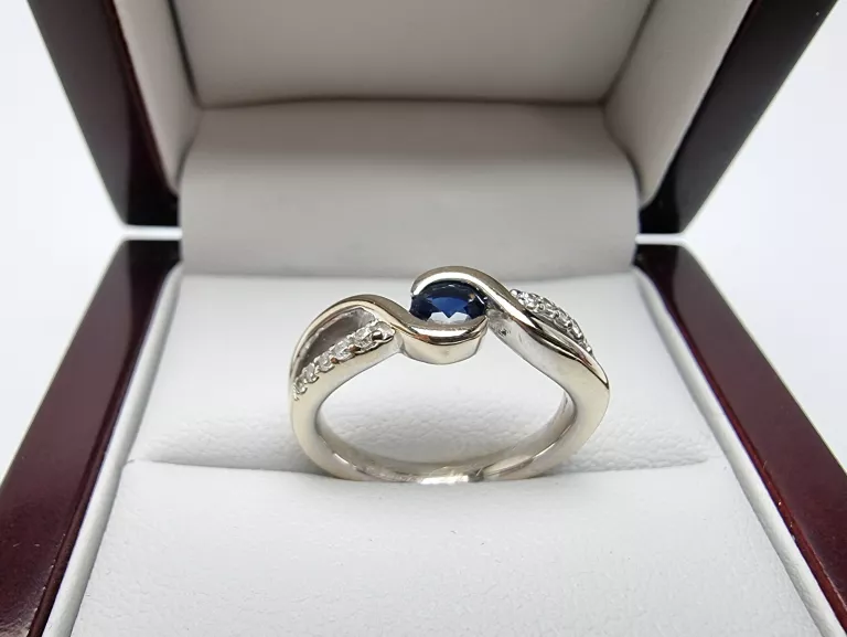 PIERŚCIONEK GLAMIRA 18K 750 BIAŁE ZŁOTO SZAFIR