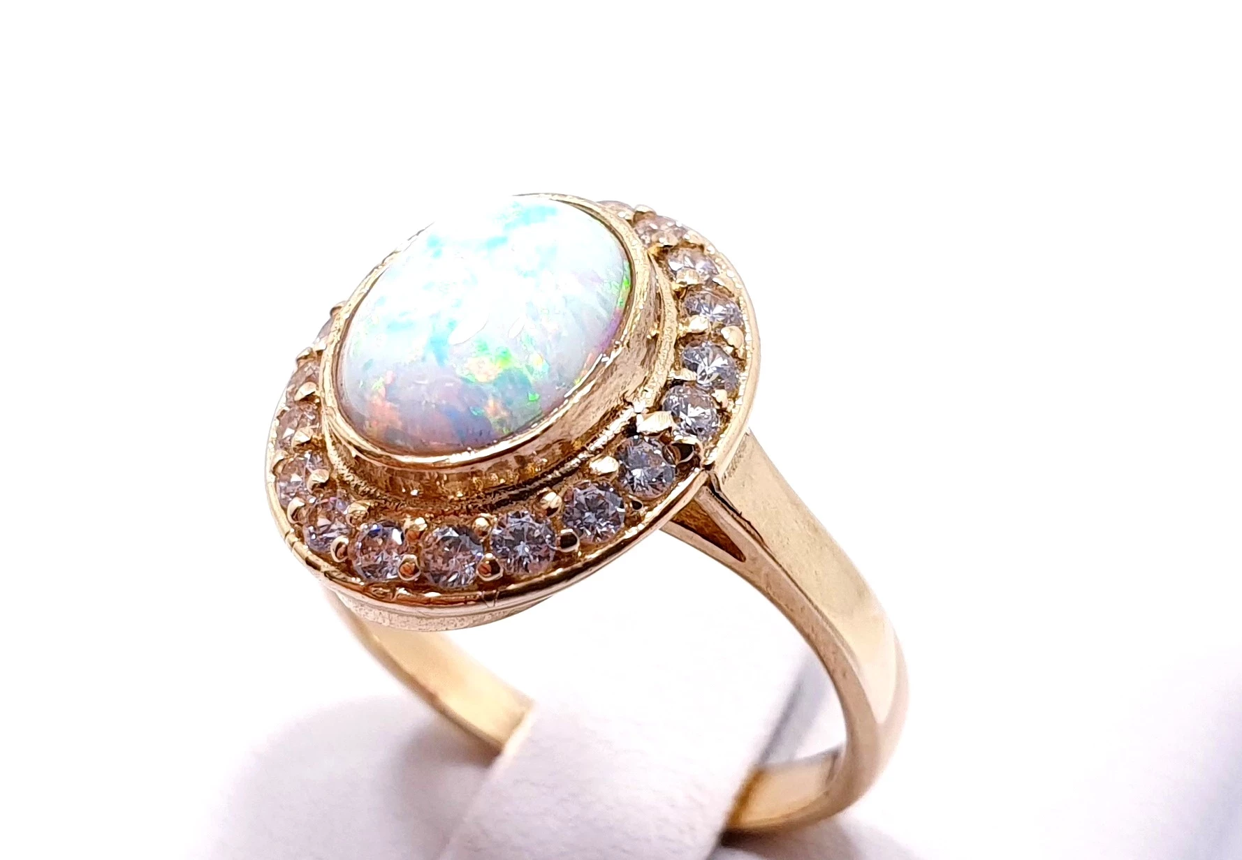 zloty-pierscionek-opal-cyrkonie-r19-cechy-brak