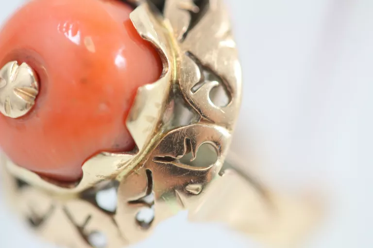 zloty-pierscionek-z-koralem-pr-585-r-14-773g-cechy-brak