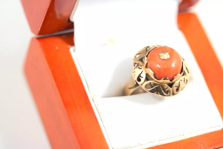 zloty-pierscionek-z-koralem-pr-585-r-14-773g-stan-uzywany