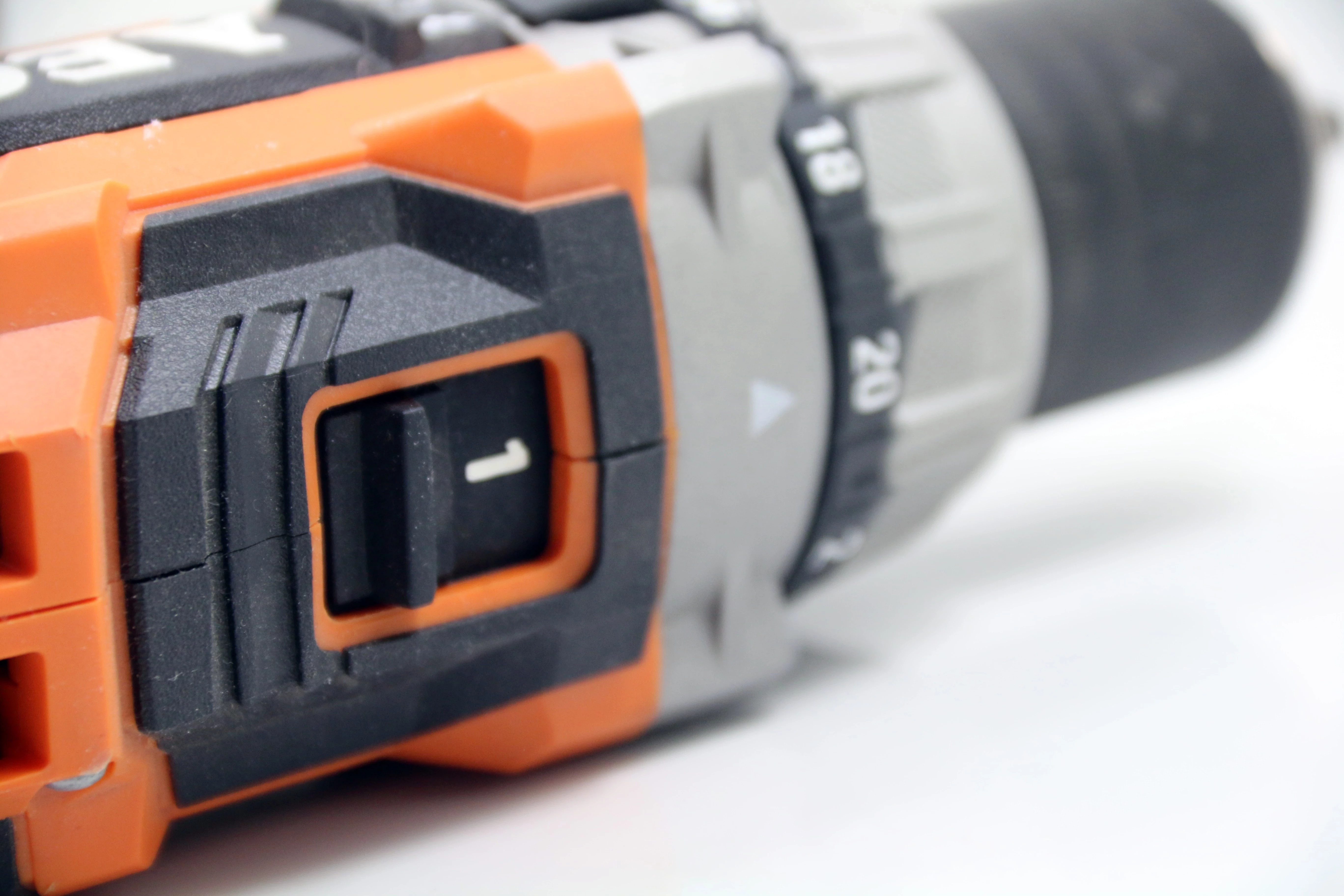 wiertarko-wkretarka-18v-aeg-bs18g4-202c-marka-aeg