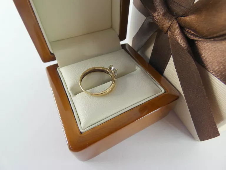 sliczny-zloty-pierscionek-z-cyrkonia-148g-333-r11-rodzaj-2205-16