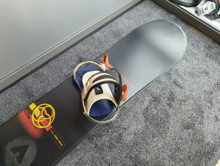 DESKA SNOWBOARDOWA HAMMER XXL 165CM Z WIĄZANIAMI
