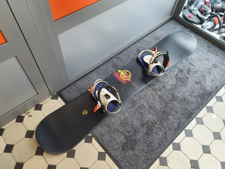 DESKA SNOWBOARDOWA HAMMER XXL 165CM Z WIĄZANIAMI