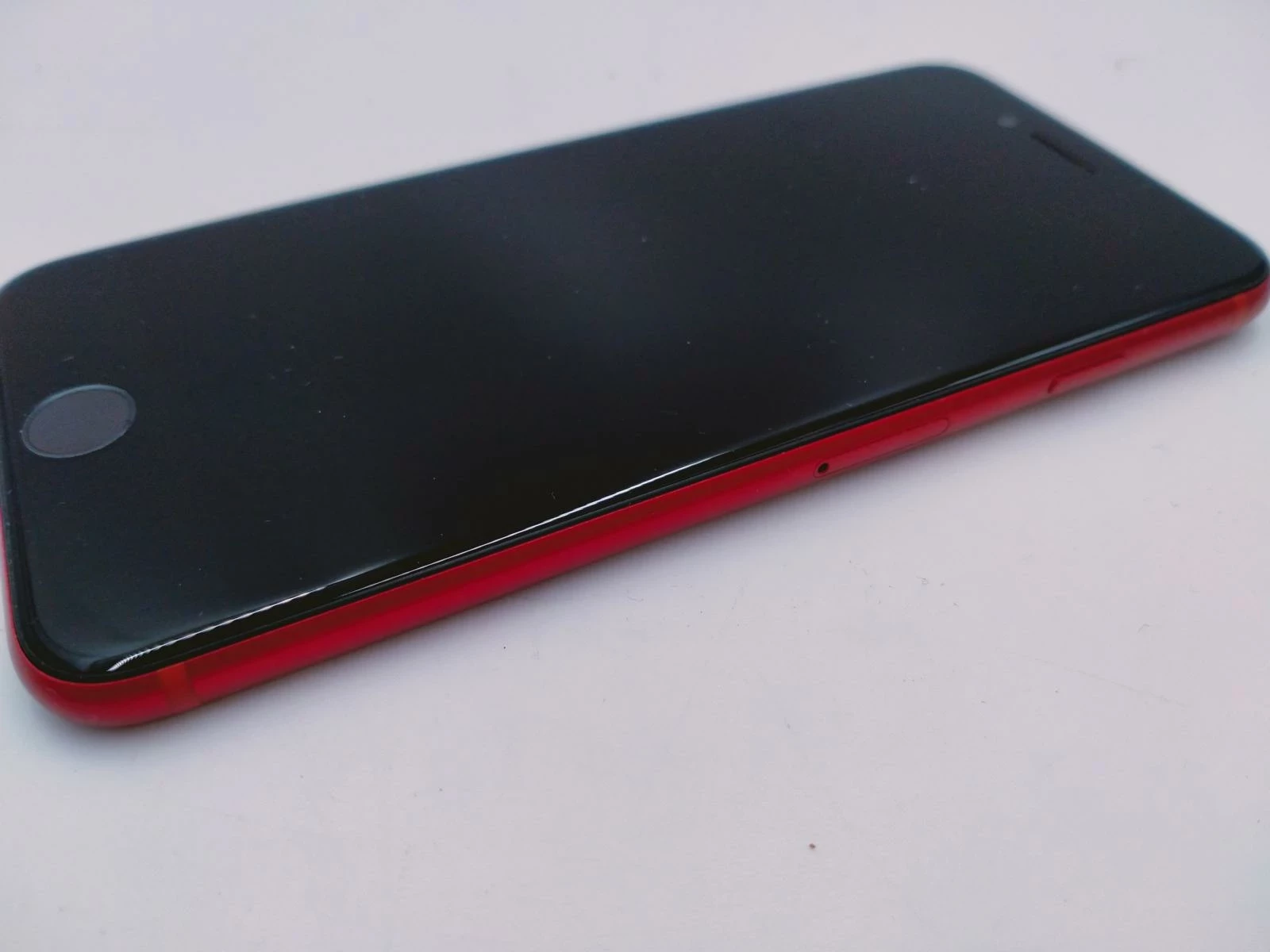 telefon-iphone-se-2020pudelko-typ-smartfon