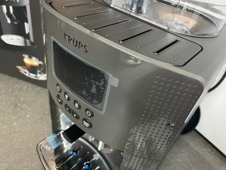 ekspres-do-kawy-krups-ea8100-series-stan-powystawowy