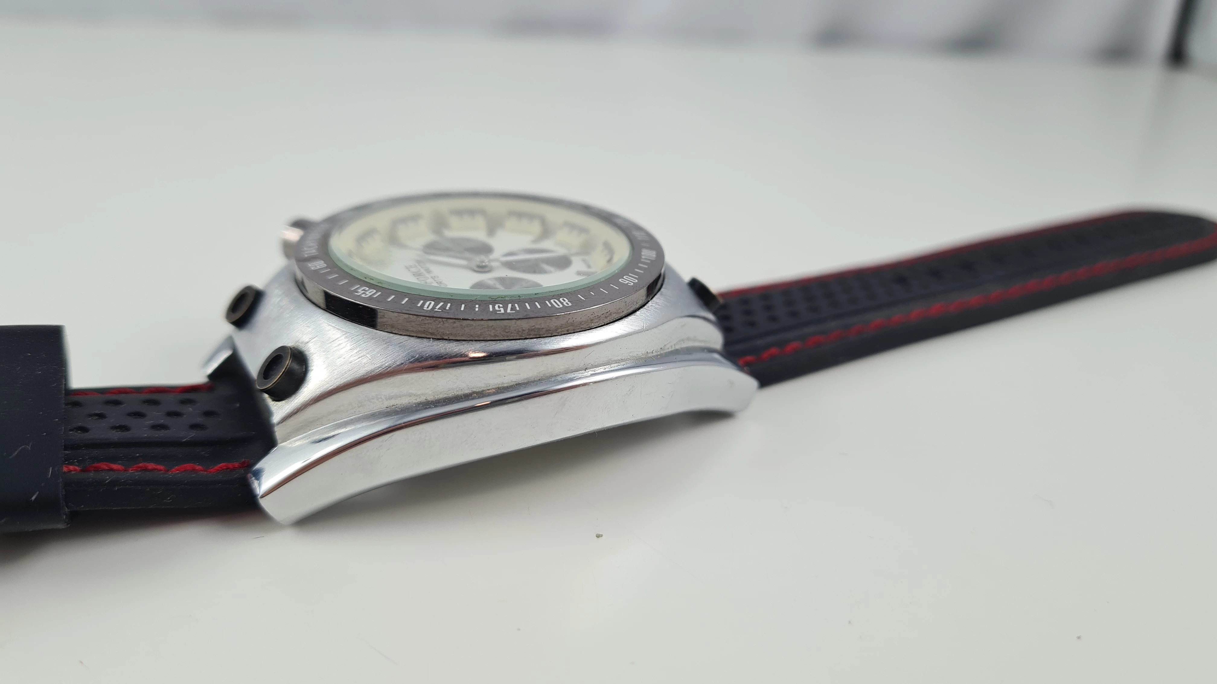 zegarek-d-force-sports-watch-funkcje-wodoszczelny