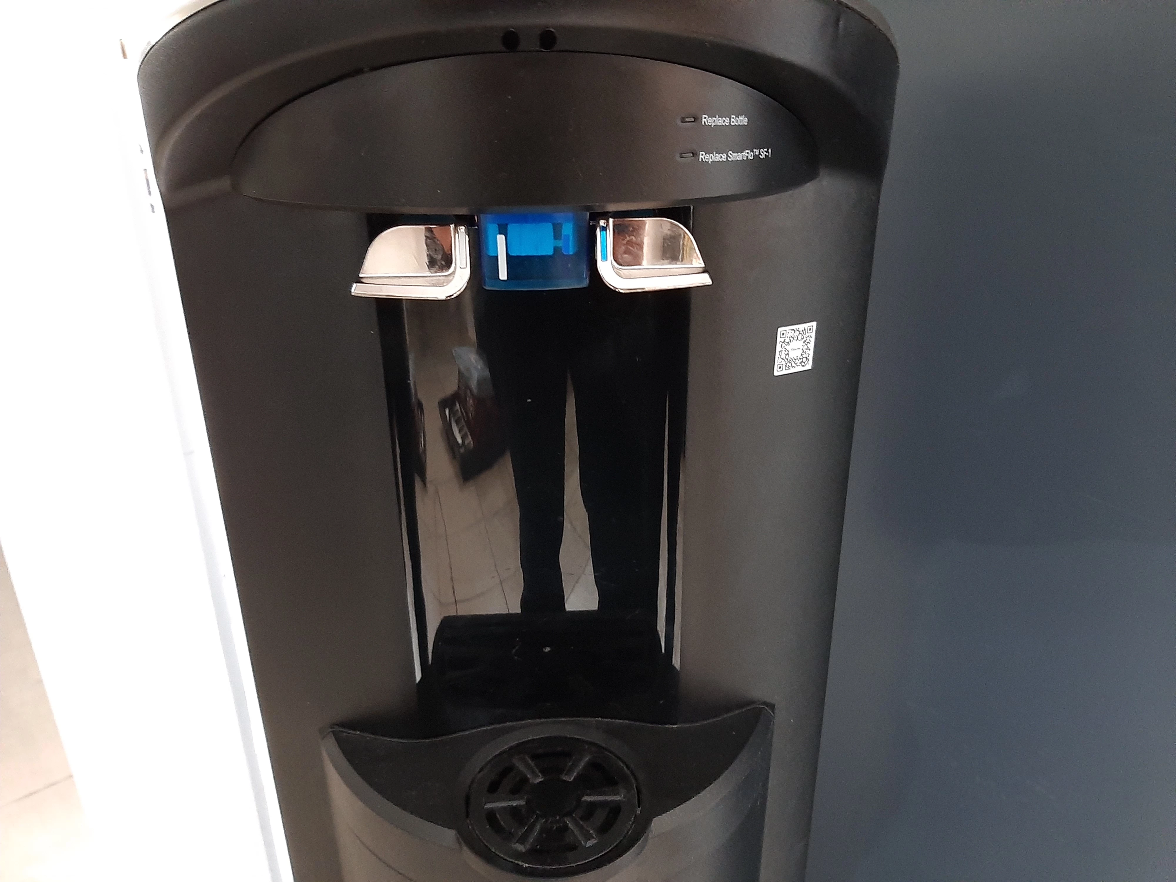 dystrybutor-wody-eden-storm-czarny-stan-uzywany