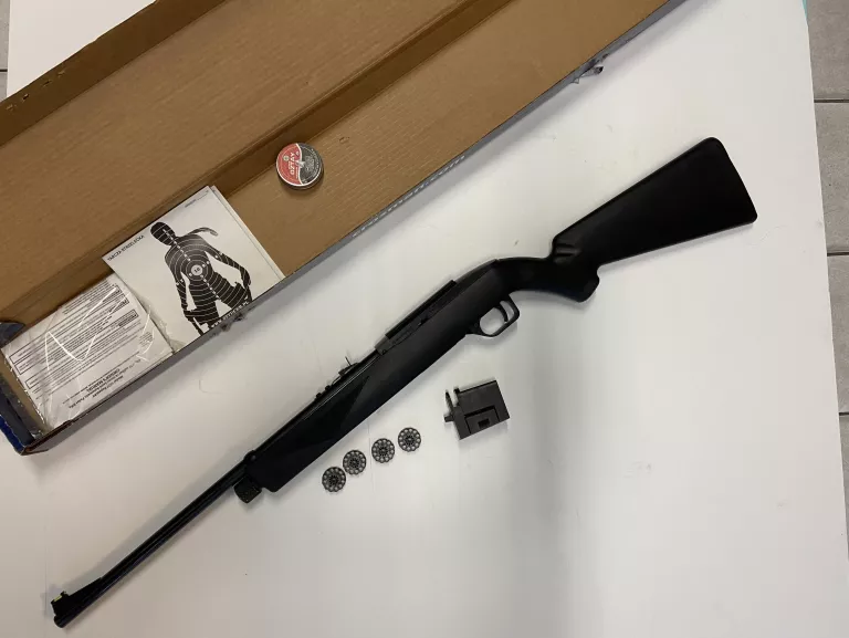 WIATRÓWKA CROSMAN 1077 4,5 MM 12-STRZAŁOWA