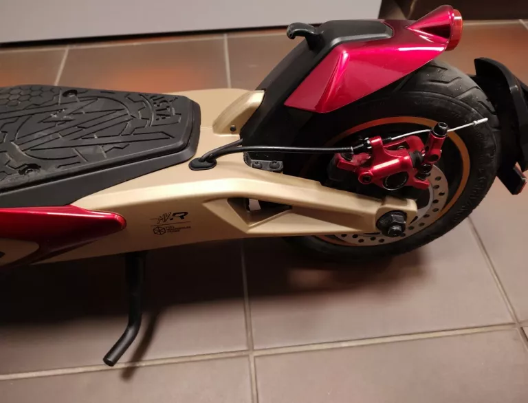 HULAJNOGA ELEKTRYCZNA AGUSTA RAPIDO ORO10CZX GW