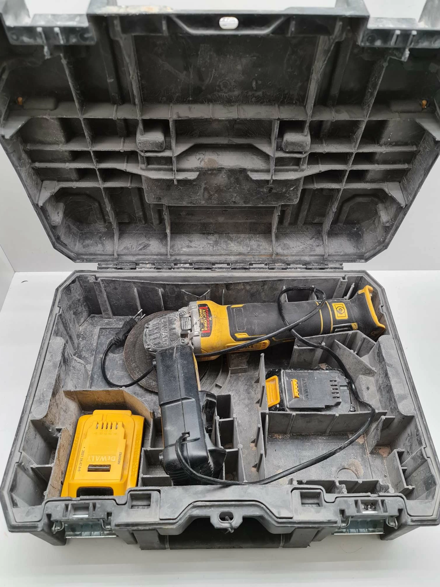 szlifierka-katowa-dewalt-dcg406nt-xj-1000-w-18-v-jednosci-narodowej-45-sj-wroclaw