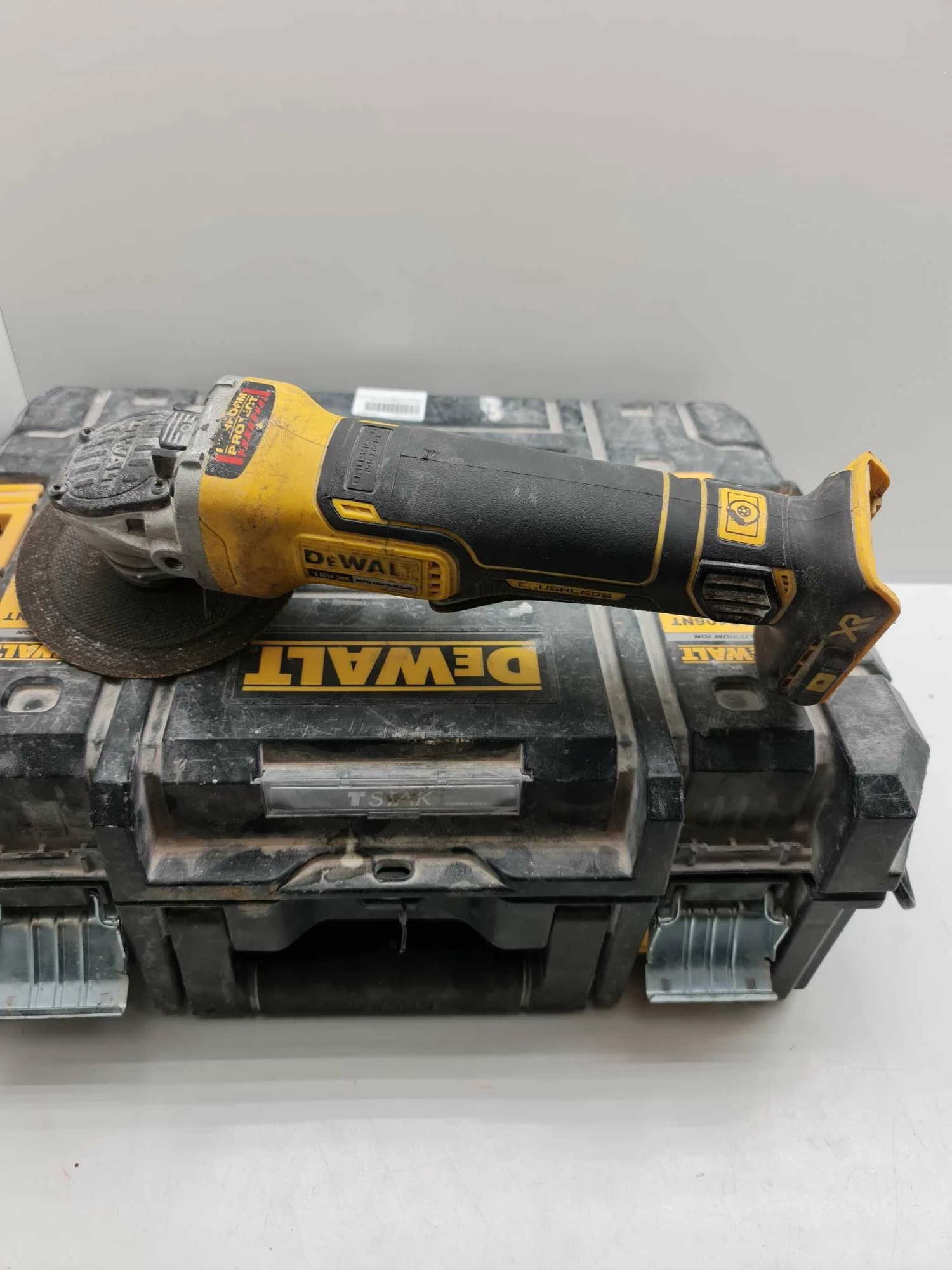 szlifierka-katowa-dewalt-dcg406nt-xj-1000-w-18-v-product-id-4493b5d2-f845-412e-849f-c3136fe461c8