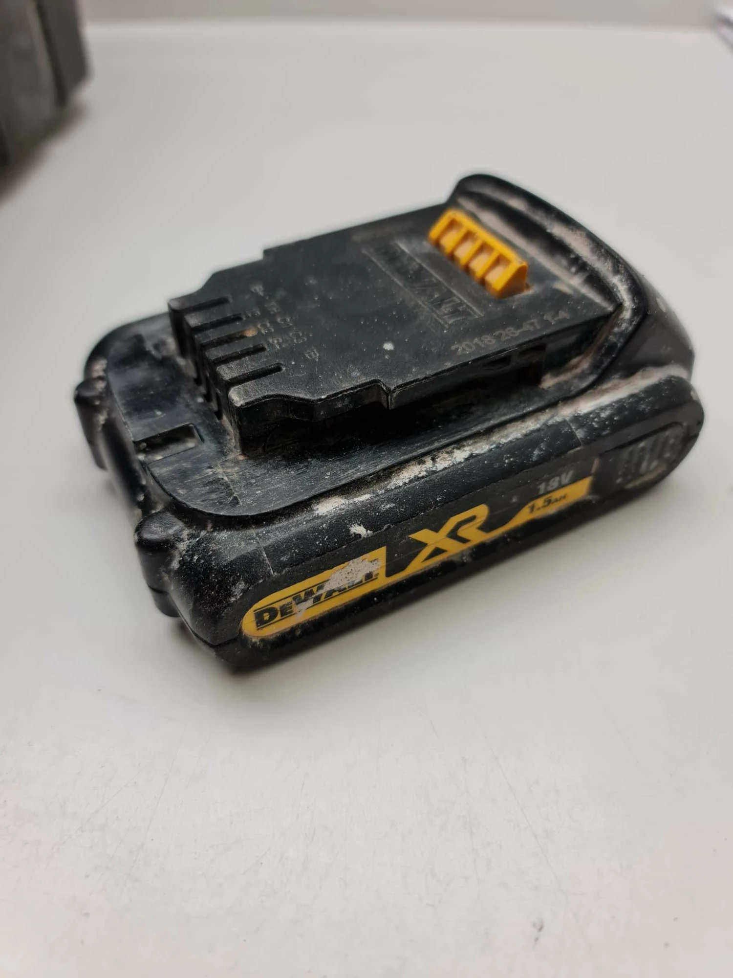 szlifierka-katowa-dewalt-dcg406nt-xj-1000-w-18-v-ean-gtin-5035048683255