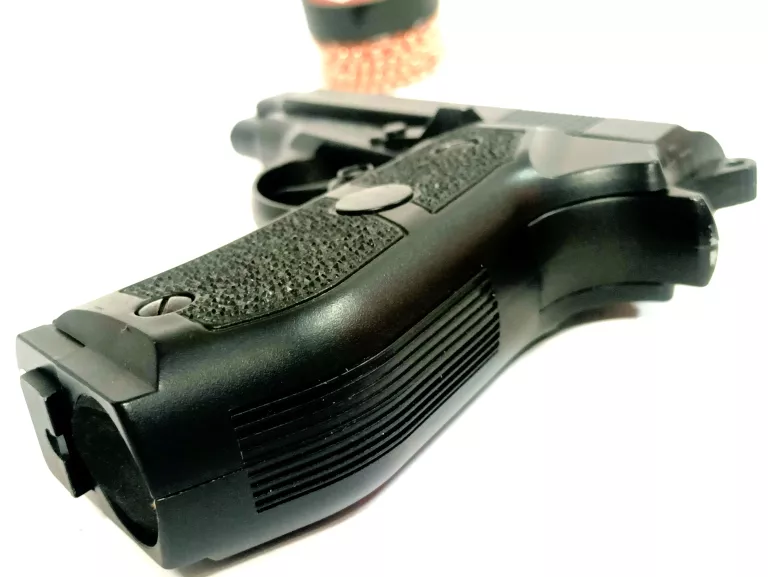 WIATRÓWKA CYBERGUN SWISS ARMS P84 FULL METAL 4,5