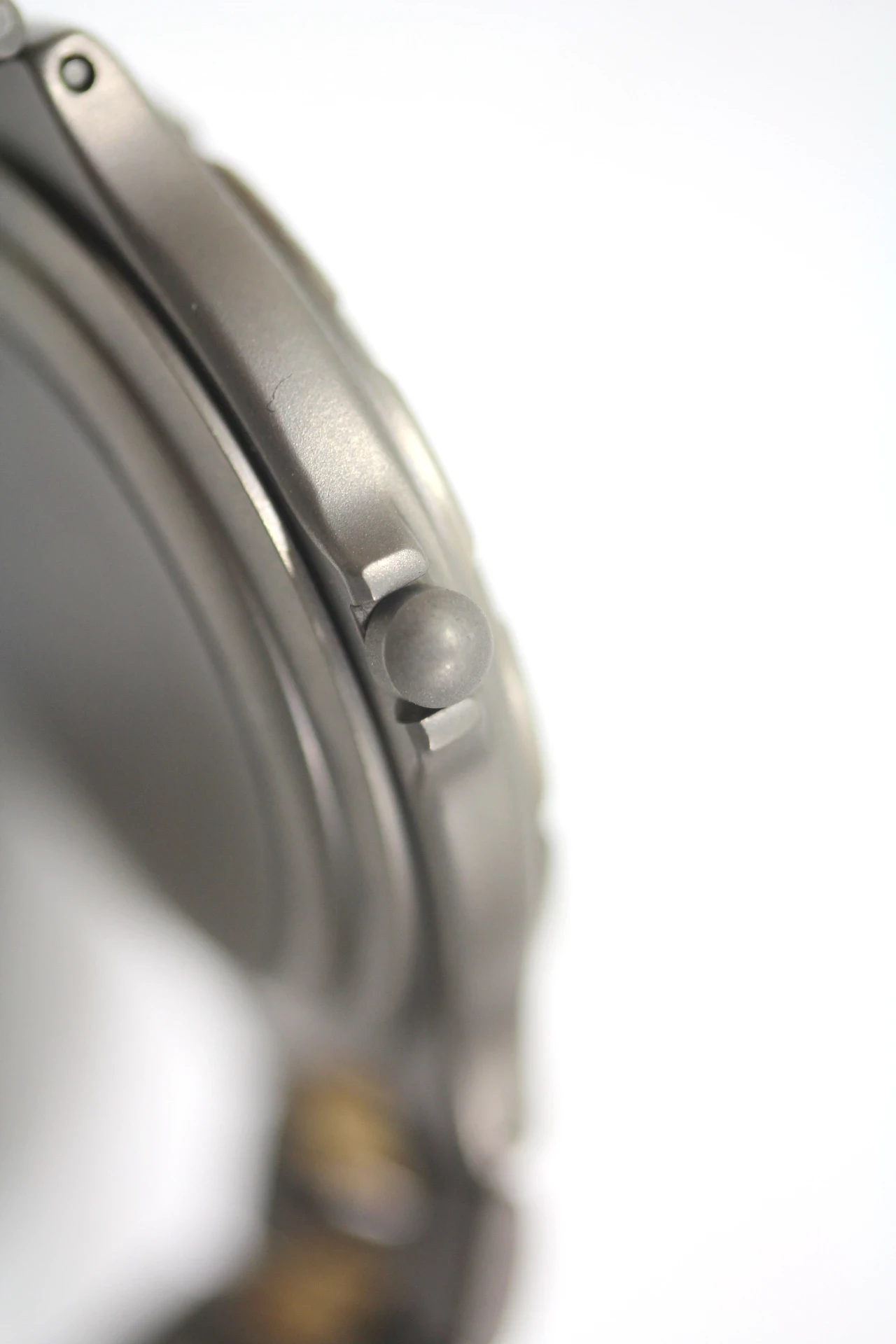 zegarek-longines-conquest-titanium-25543005-mechanizm-kwarcowy