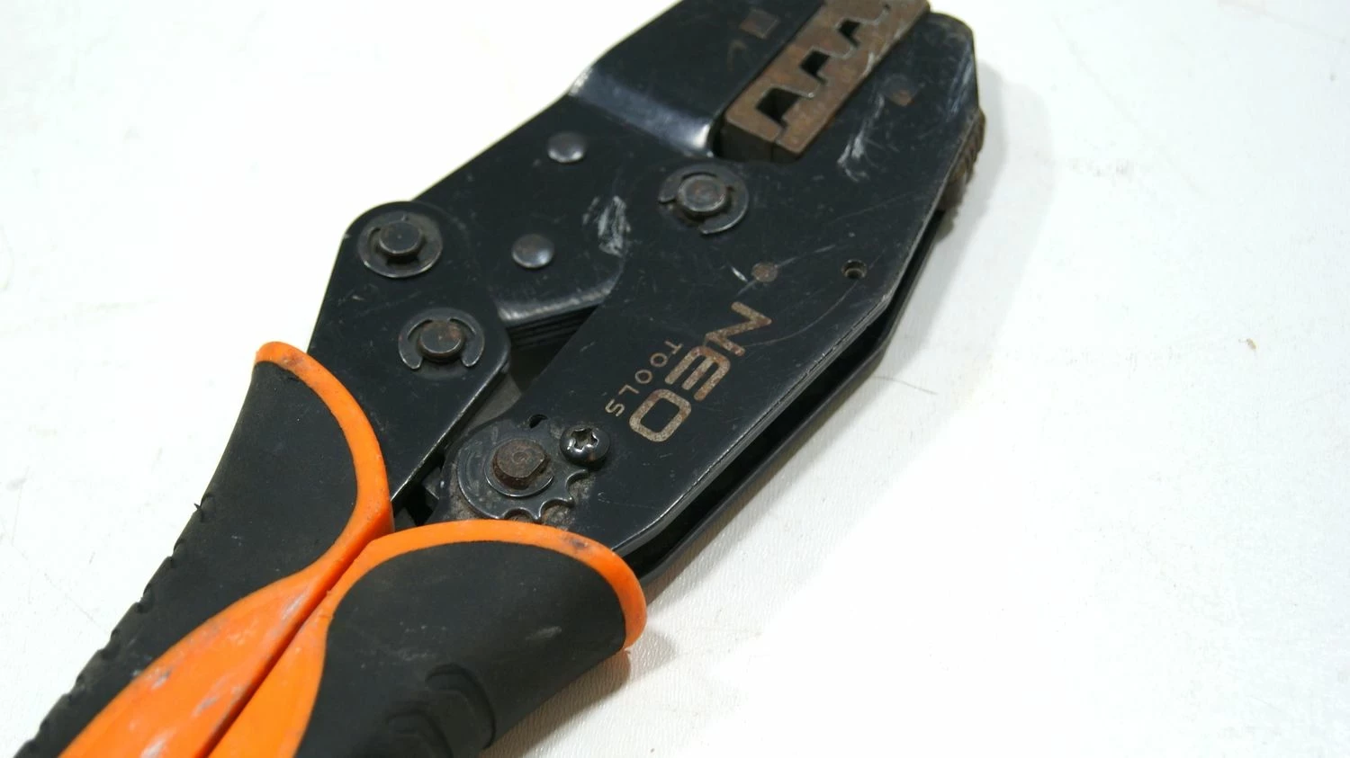 neo-tools-zaciskarka-do-kabli-kod-producenta-01-506