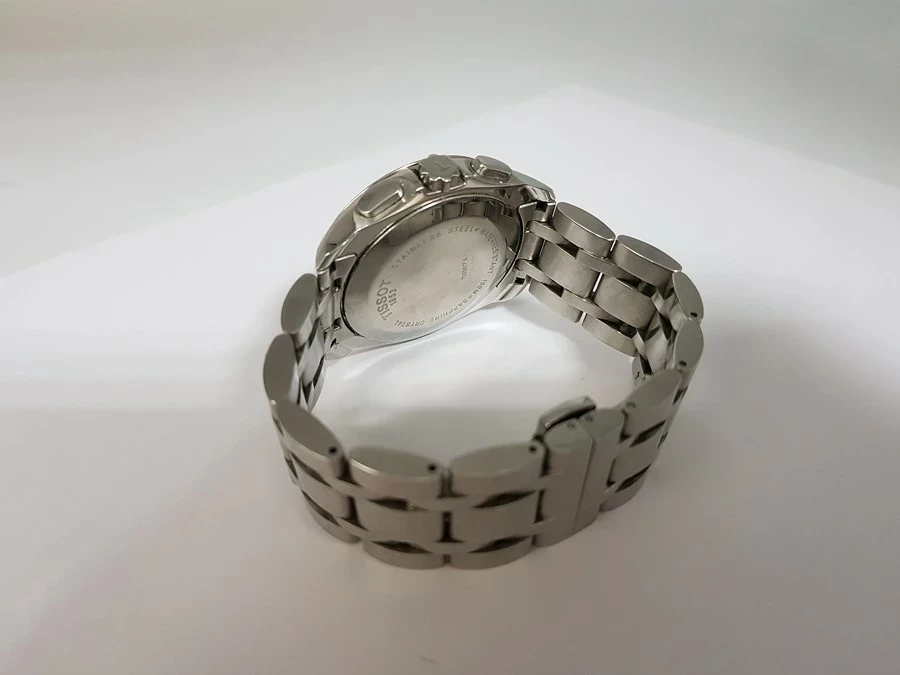 zegarek-tissot-t035617a-wodoszczelnosc-100m-wr100