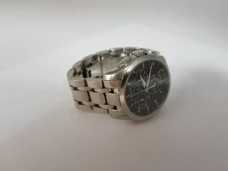 zegarek-tissot-t035617a-szkielko-szafirowe