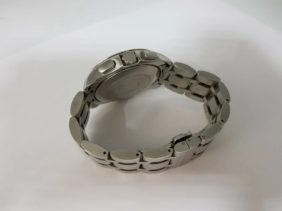 zegarek-tissot-t035617a-ksztalt-koperty-okragla