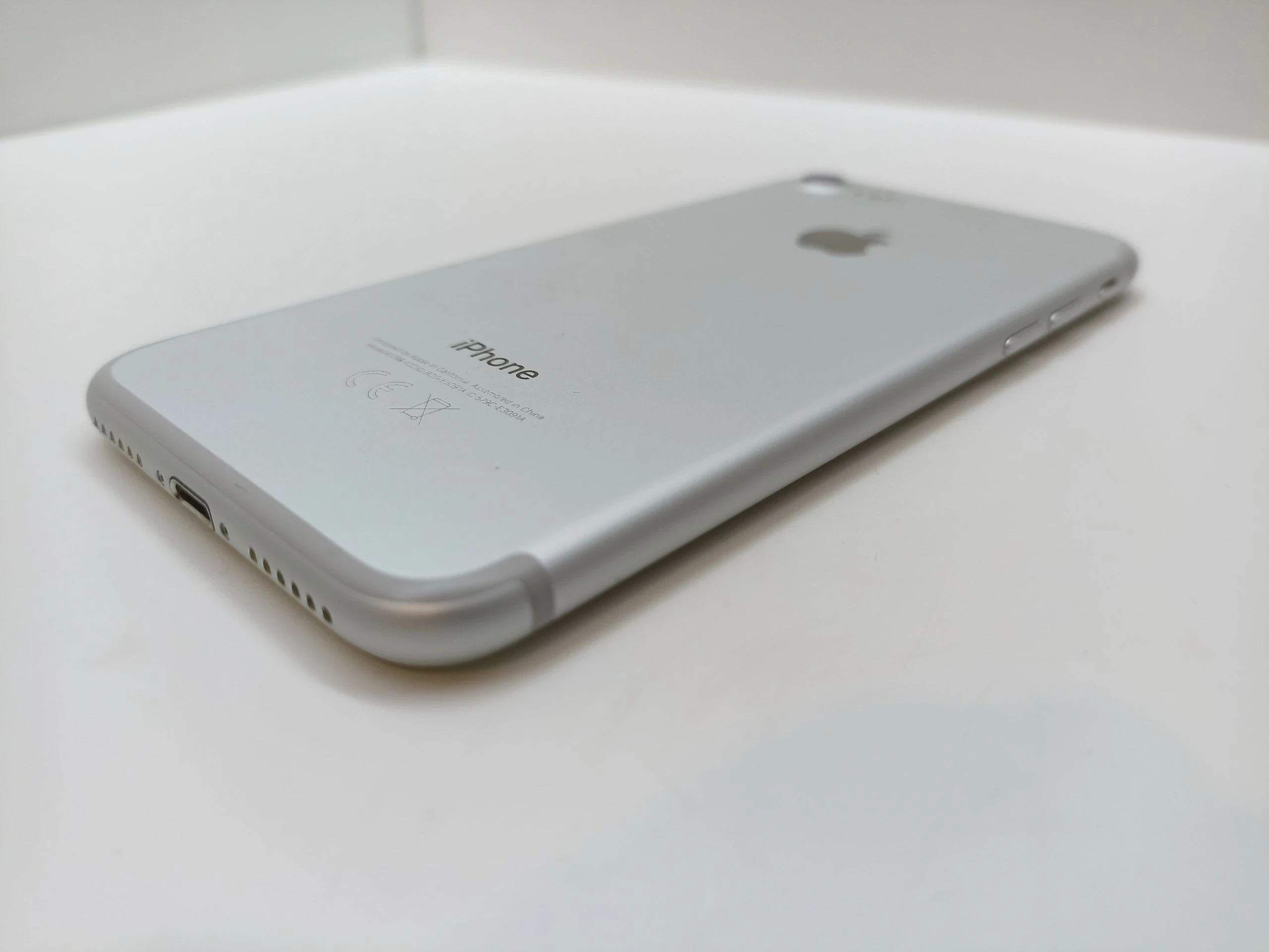 telefon-apple-iphone-7-32gb-komplet-icloud-kolor-srebrny