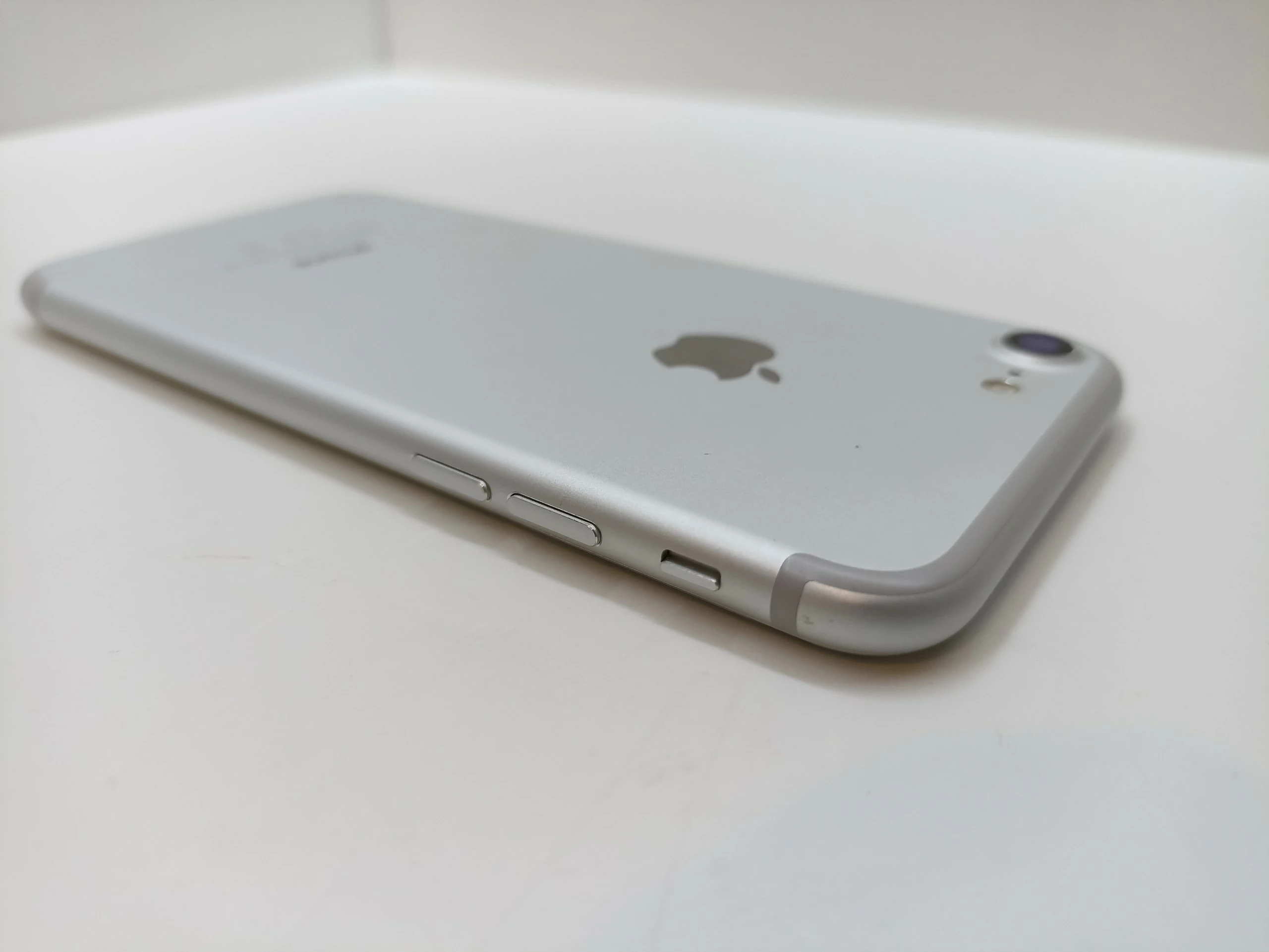 telefon-apple-iphone-7-32gb-komplet-icloud-przekatna-ekranu-47