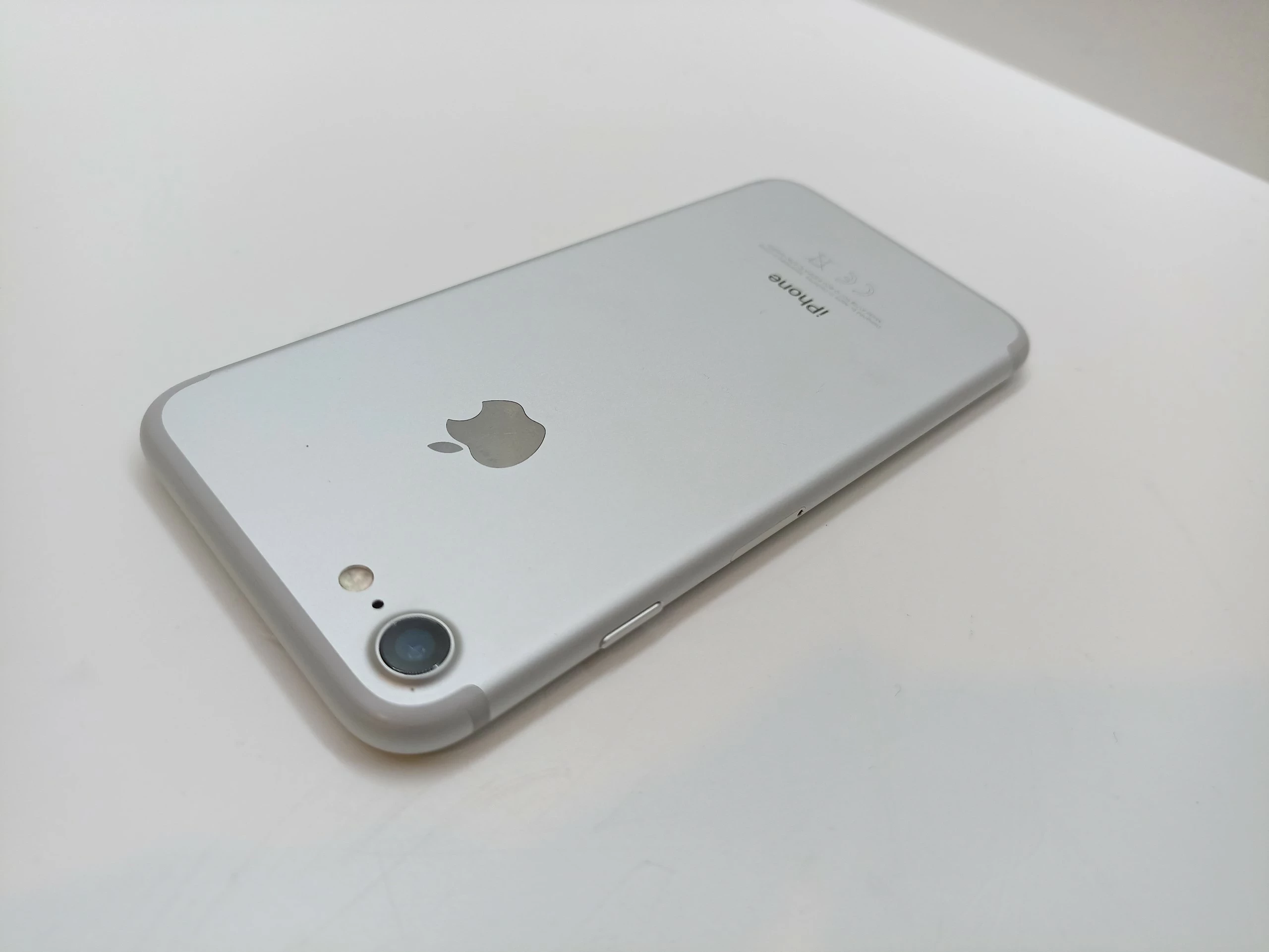 telefon-apple-iphone-7-32gb-komplet-icloud-pamiec-ram-2-gb