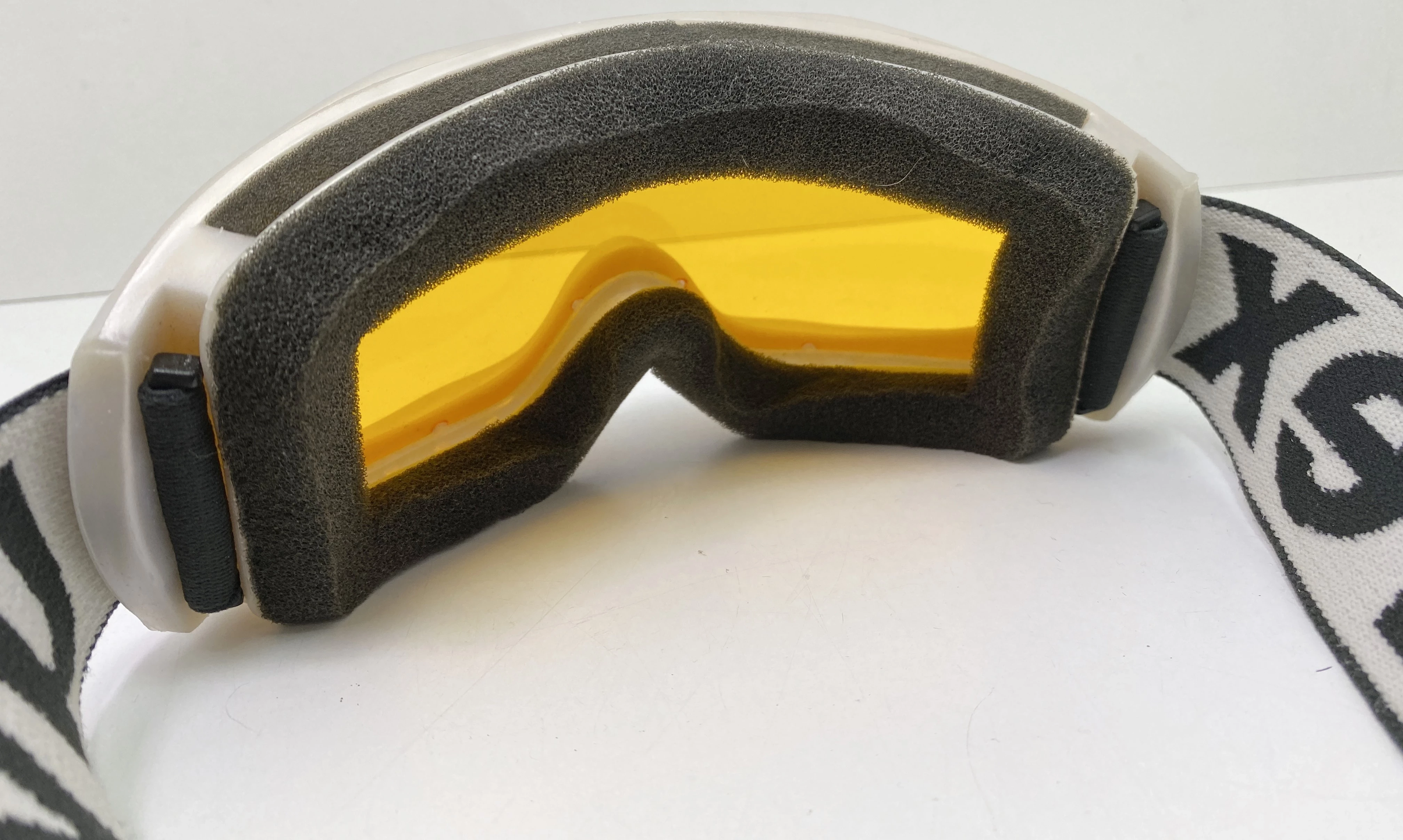 gogle-narciarskie-uvex-snowcat-ii-kolor-soczewek-zolte-i-pomaranczowe