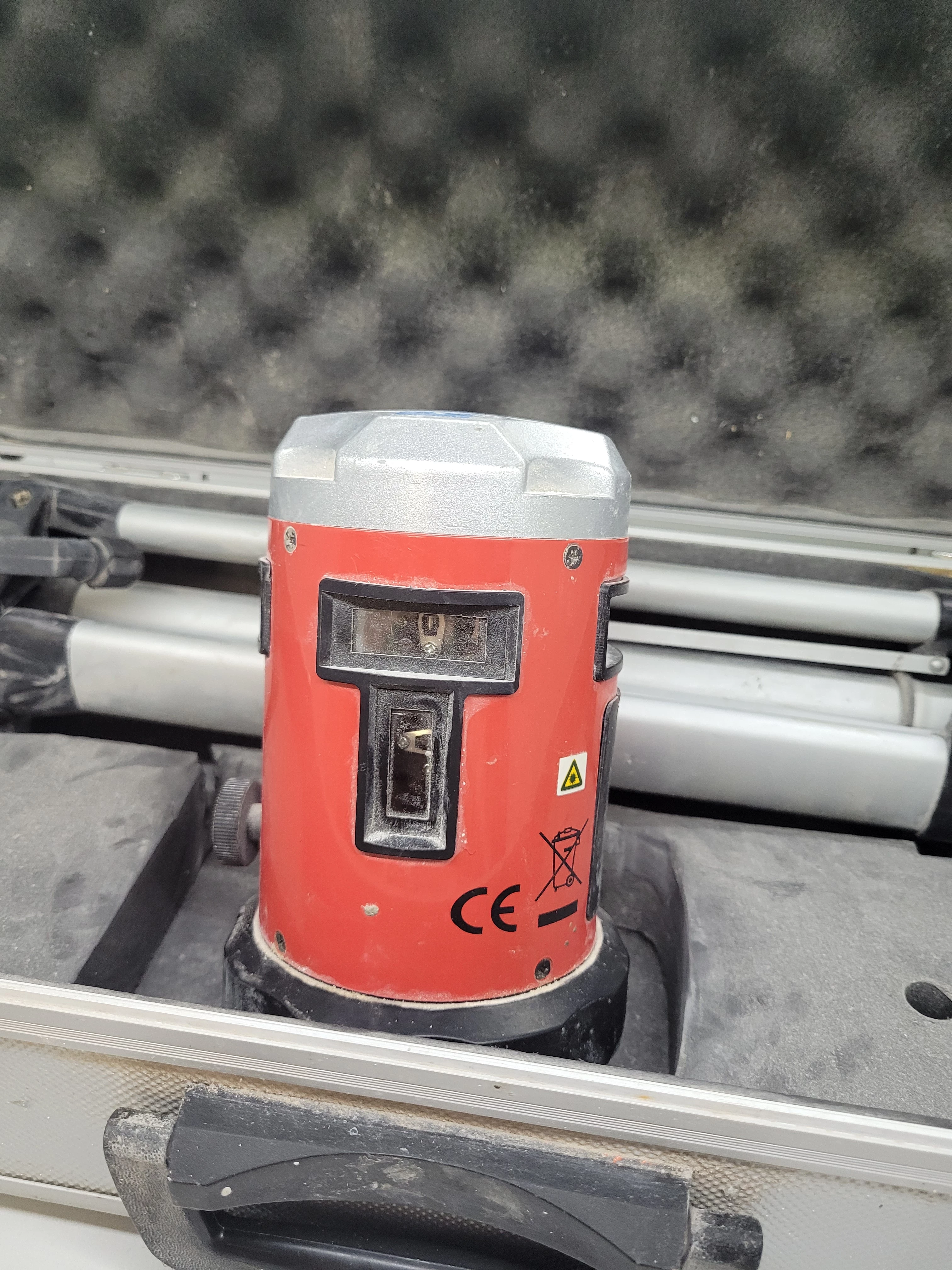 laser-360-krzyzowy-statyw-lux-tools-575825-maksymalny-zasieg-pracy-10