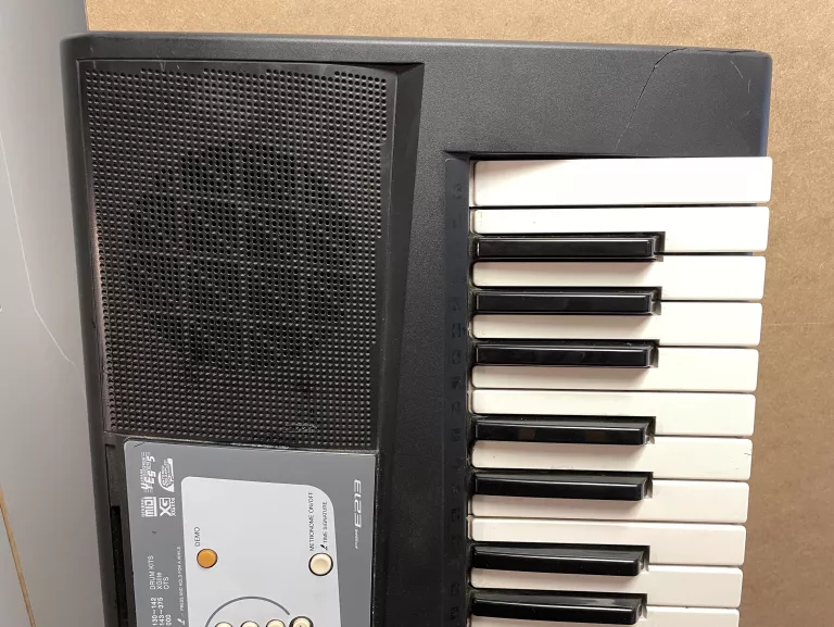 KEYBOARD YAMAHA PSR E213