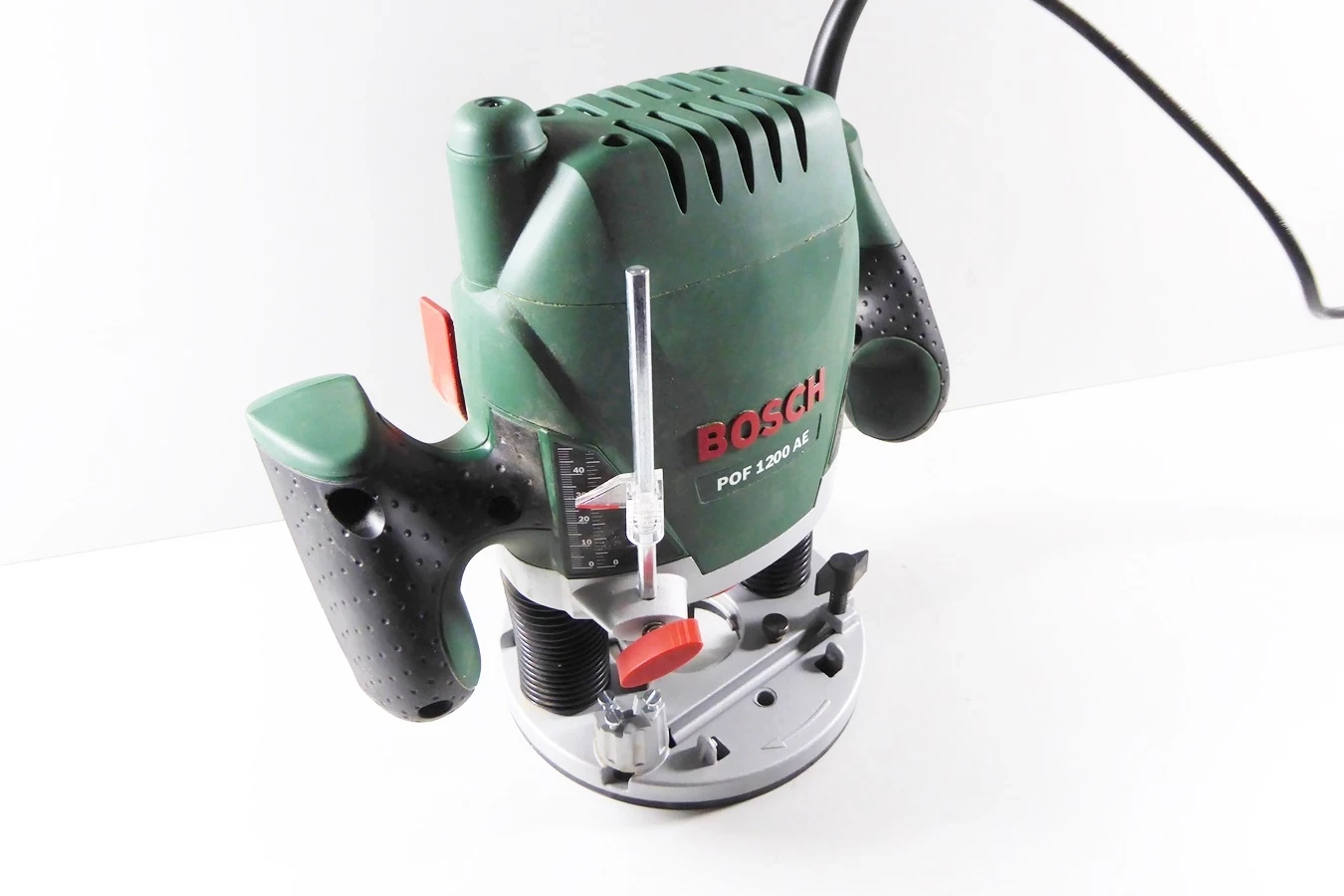 frezarka-gornowrzecionowa-bosch-pof-1200-ae-1200w-zasilanie-sieciowe