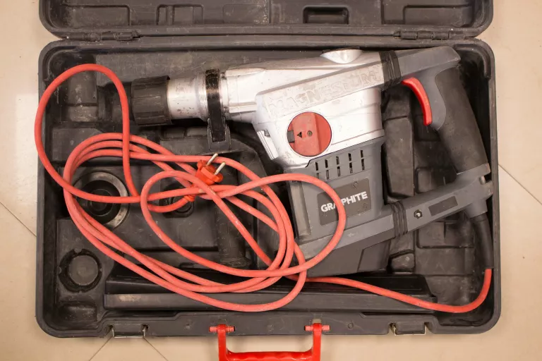 MŁOT UDAROWY GRAPHITE MAGNESIUM WALIZKA